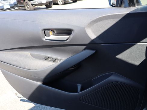 Used 2020 Toyota Corolla LE image 19