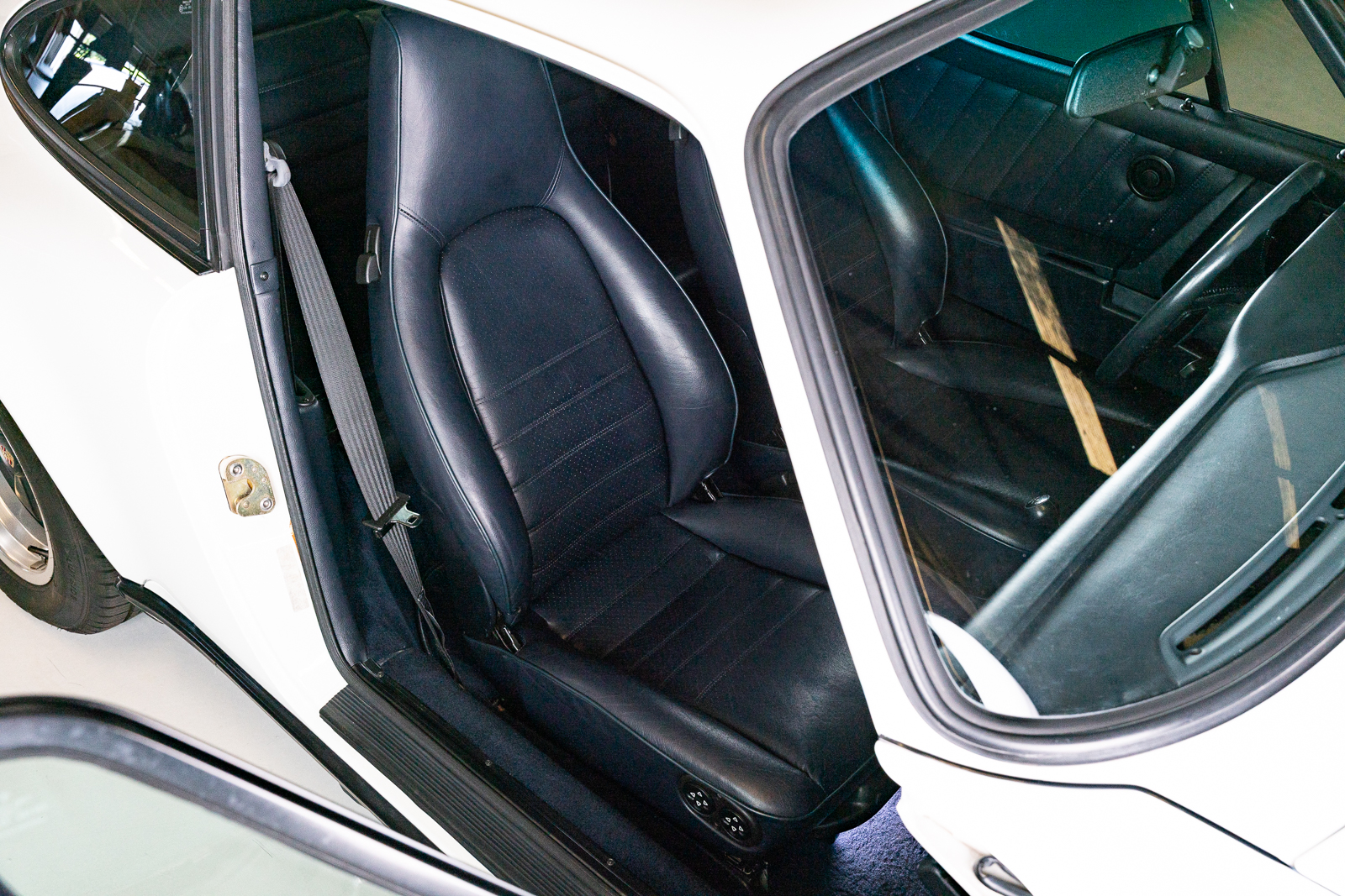 Used 1987 Porsche 911 Carrera Coupe RWD image 68