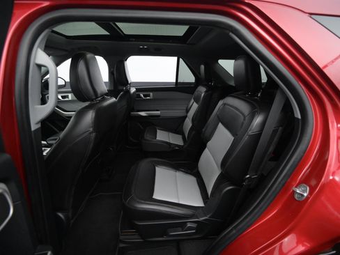 Used 2022 Ford Explorer XLT image 37