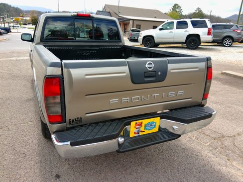 Used 2004 Nissan Frontier XE image 10