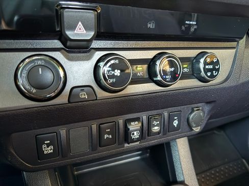 Used 2018 Toyota Tacoma 4x4 Double Cab image 14