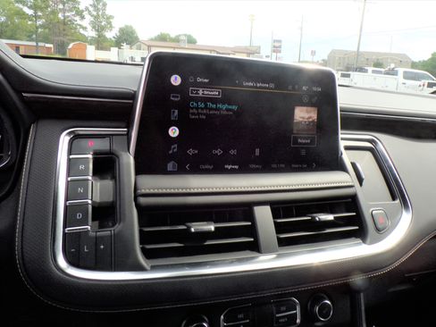 Used 2022 Chevrolet Suburban Premier image 9