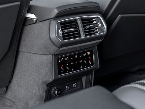 Used 2025 Lamborghini Urus SE AWD/4WD image 19