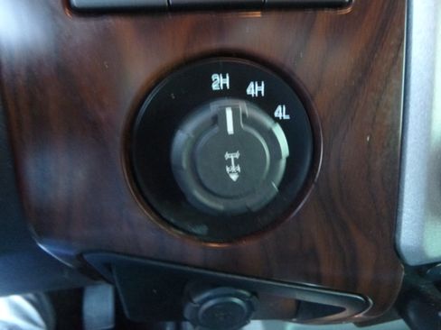 Used 2016 Ford F250 Lariat image 29