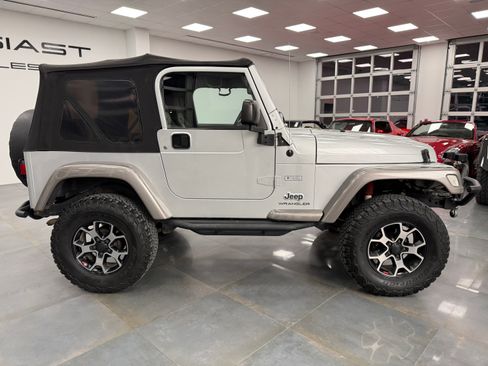 Used 2004 Jeep Wrangler X image 3