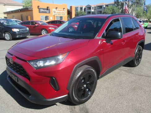 Used 2021 Toyota RAV4 AWD LE image 17