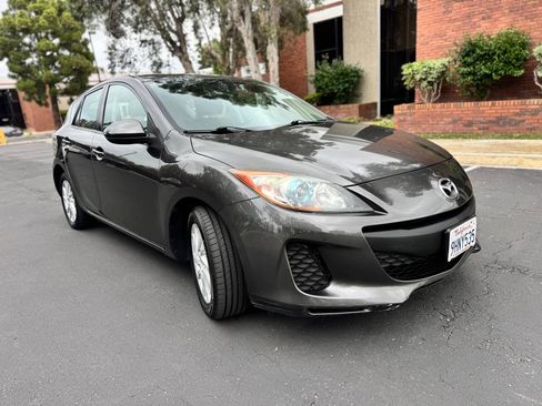 Used 2013 MAZDA MAZDA3 i Touring Hatchback FWD image 2