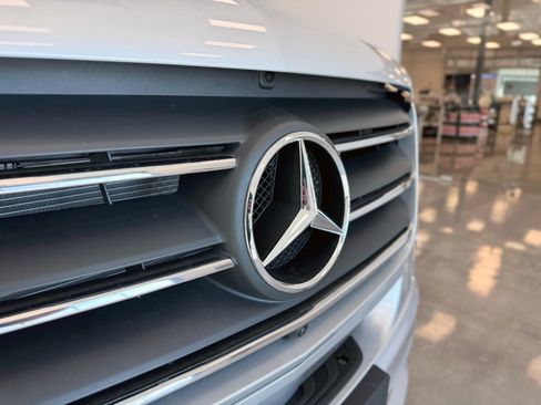 Used 2024 Mercedes-Benz Sprinter 2500 image 11