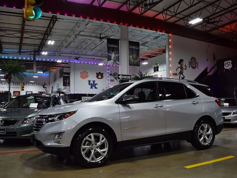 Used 2018 Chevrolet Equinox Premier image 3