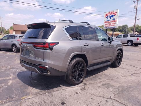 Used 2022 Lexus LX 600 4WD w/ Premium Package image 4