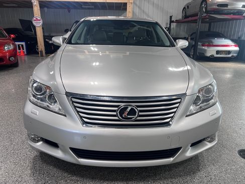 Used 2011 Lexus LS 460 Luxury RWD image 3