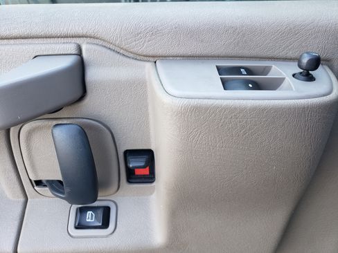 Used 2022 Chevrolet Express 2500 image 5