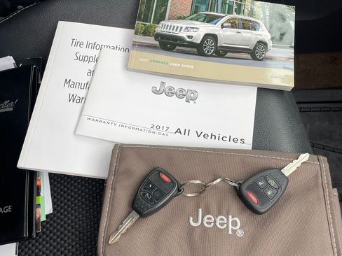 Used 2017 Jeep Compass Latitude image 14