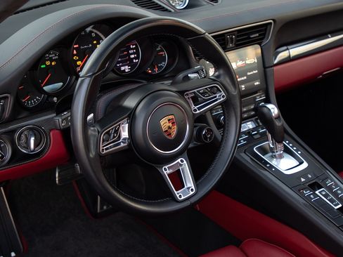 Used 2018 Porsche 911 Turbo S image 27