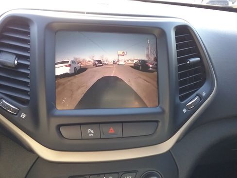 Used 2015 Jeep Cherokee Limited image 15