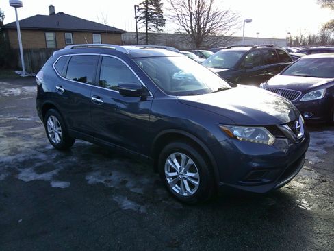 Used 2015 Nissan Rogue SV image 3