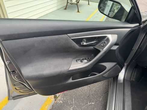 Used 2014 Nissan Altima 2.5 S FWD image 9
