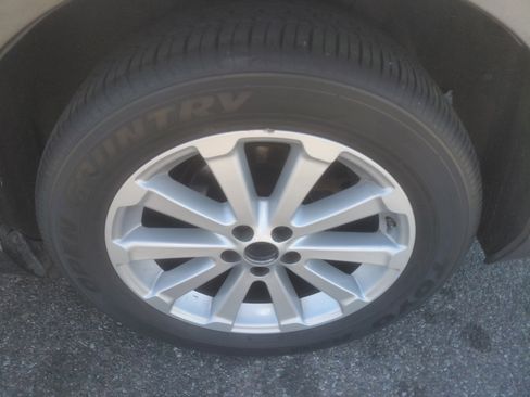 Used 2011 Toyota Venza image 4