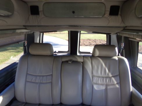 Used 2005 Chevrolet Express 1500 AWD Passenger image 22