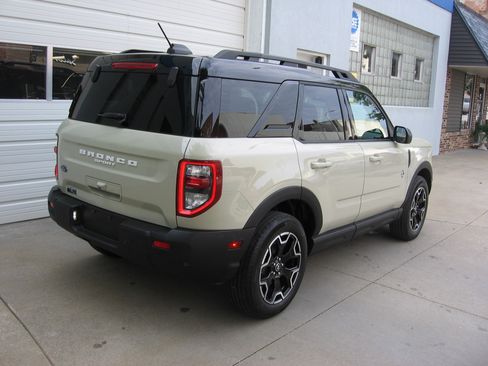 Used 2025 Ford Bronco Sport Outer Banks AWD/4WD image 12