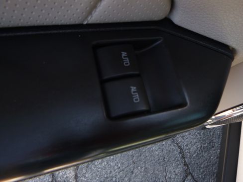 Used 2010 Ford Mustang Premium image 12