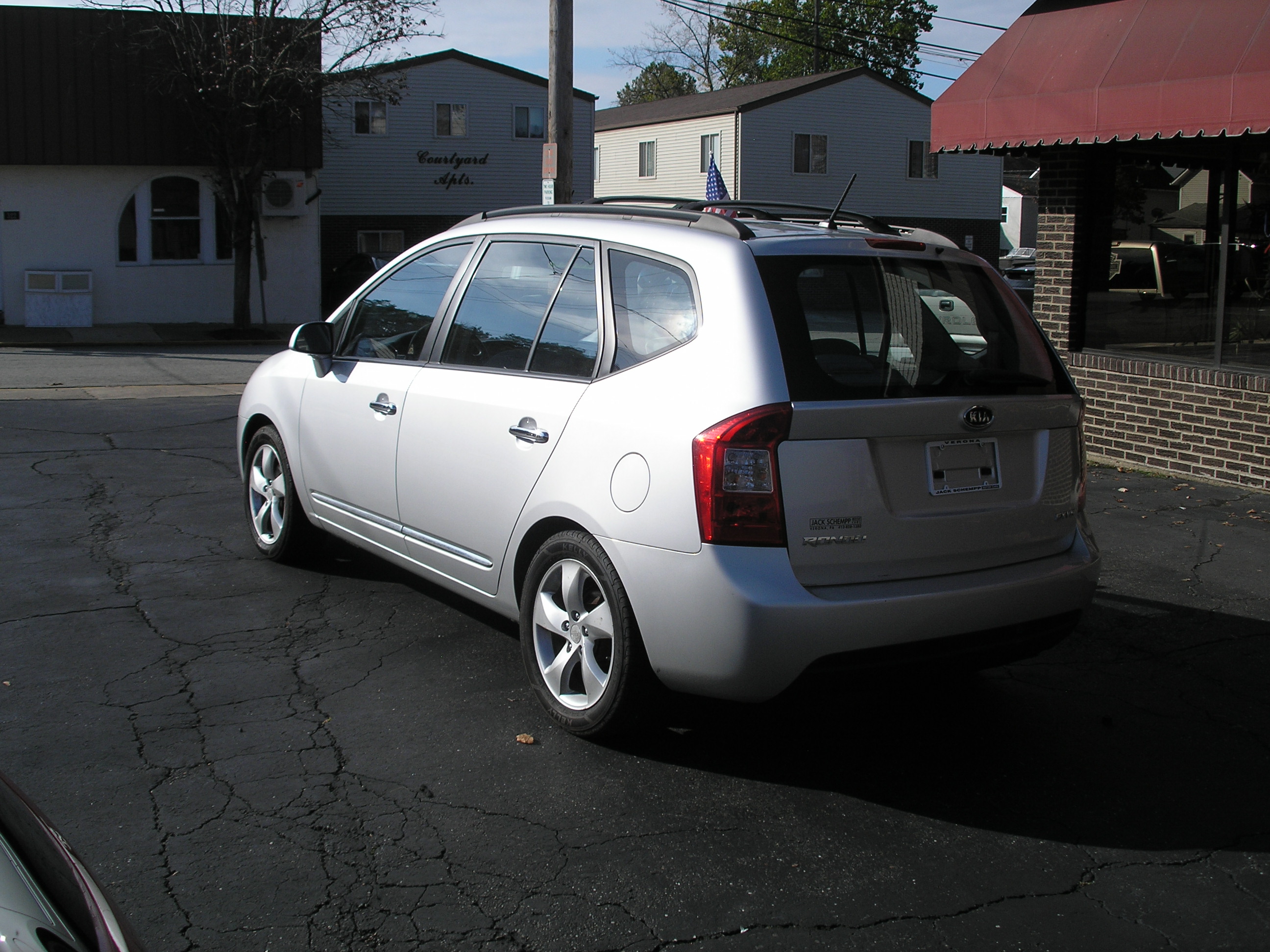 Used 2008 Kia Rondo EX FWD image 4