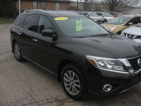 Used 2015 Nissan Pathfinder image 3