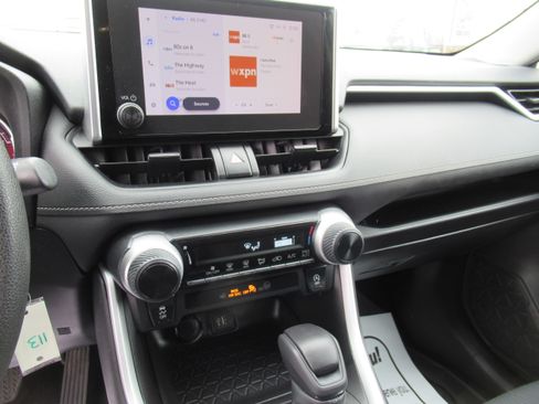 Used 2023 Toyota RAV4 LE image 12