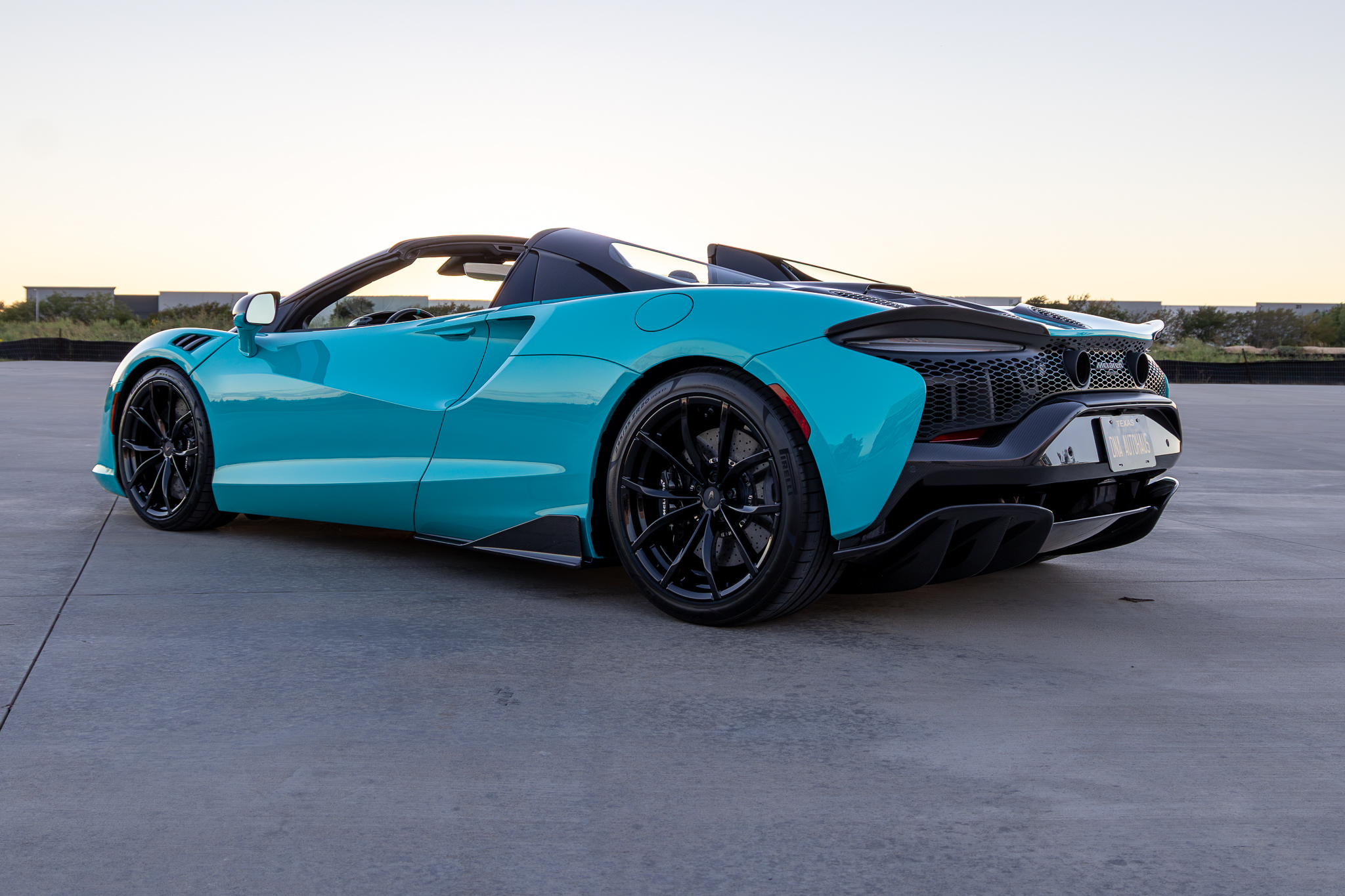 Used 2025 McLaren Artura Spider RWD image 7