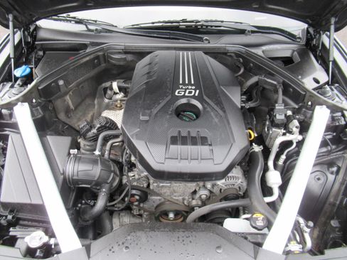 Used 2021 Genesis G70 2.0T Elite image 24