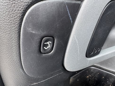 Used 2016 Jeep Cherokee 4WD 75th Anniversary image 17