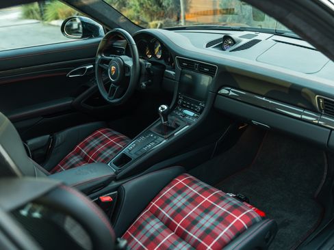 Used 2019 Porsche 911 GT3 Touring image 45