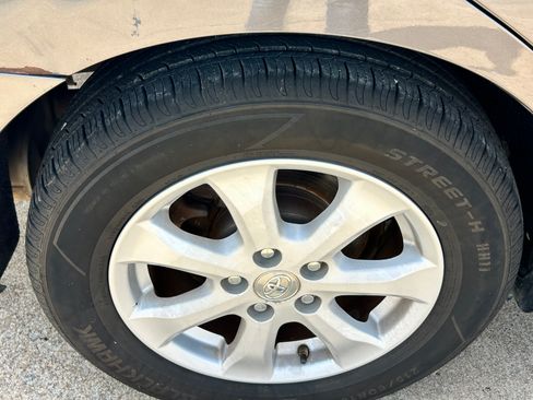 Used 2011 Toyota Camry LE image 21