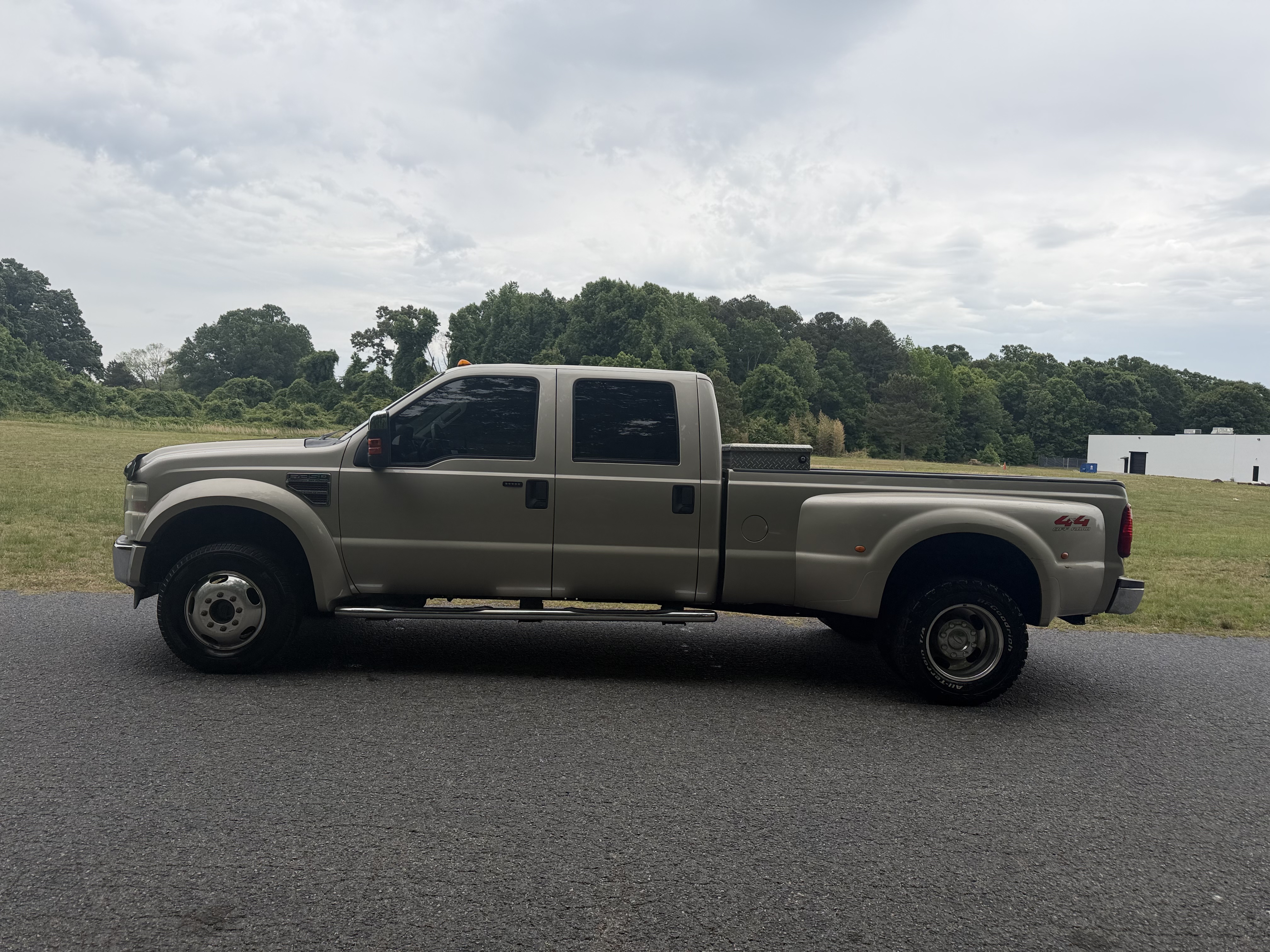 Used 2008 Ford F350 4x4 Crew Cab DRW Super Duty image 1
