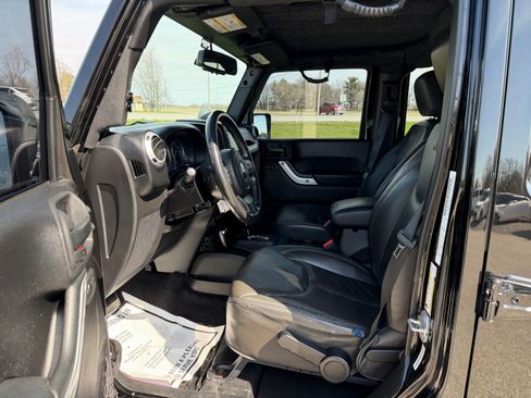 Used 2014 Jeep Wrangler Unlimited Sahara image 11