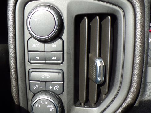 Used 2024 Chevrolet Silverado 2500 LT image 11