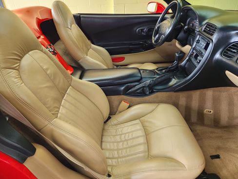 Used 2000 Chevrolet Corvette Convertible RWD image 24