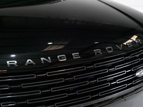 Used 2025 Land Rover Range Rover SE image 31