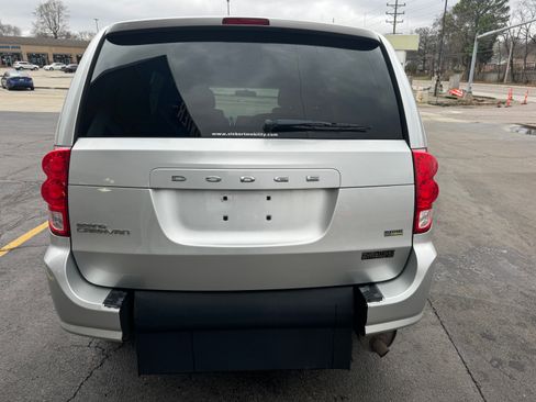 Used 2012 Dodge Grand Caravan SXT image 5