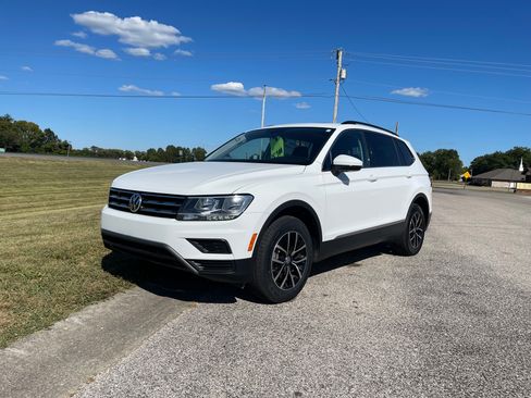 Used 2021 Volkswagen Tiguan SE image 1