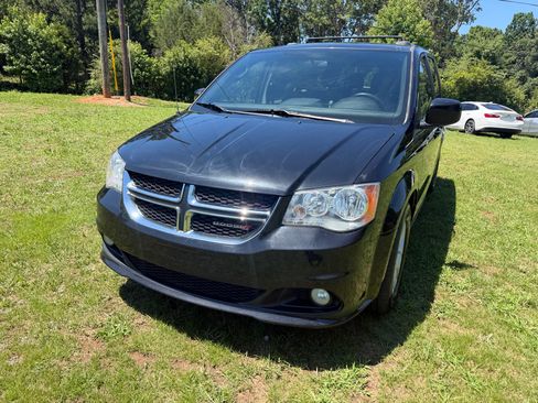 Used 2019 Dodge Grand Caravan SXT FWD image 9