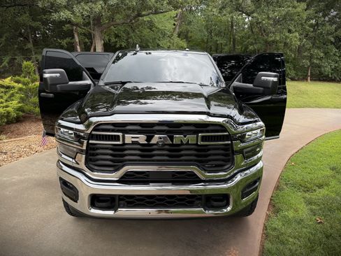 Used 2025 RAM 2500 4x4 Crew Cab Big Horn image 2
