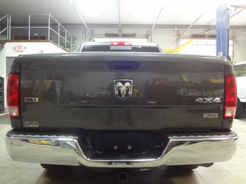 Used 2019 RAM 1500 SLT image 5