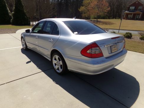 Used 2007 Mercedes-Benz E 550 Sport image 3
