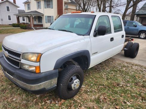 Used 2006 Chevrolet Silverado 3500 W/T image 3