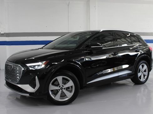 Used 2024 Audi Q4 e-tron Premium Plus image 1