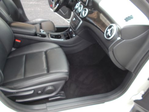Used 2016 Mercedes-Benz CLA 250 4MATIC image 23
