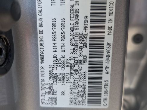 Used 2017 Toyota Tacoma TRD Off-Road image 23