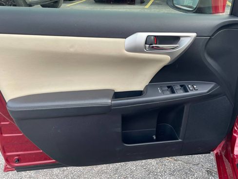 Used 2013 Lexus CT 200h Premium image 9