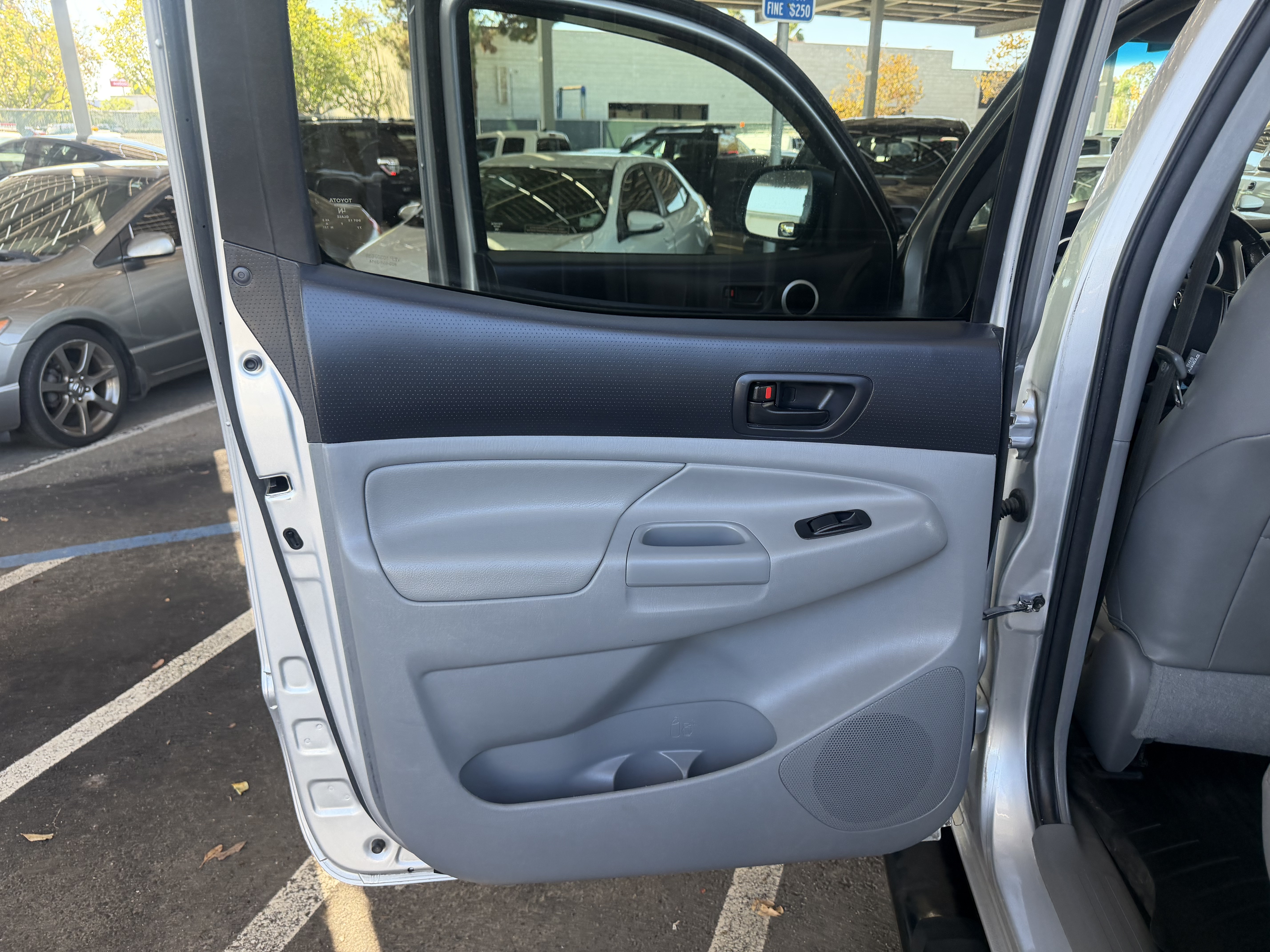 Used 2013 Toyota Tacoma 4x4 Double Cab Limited image 26